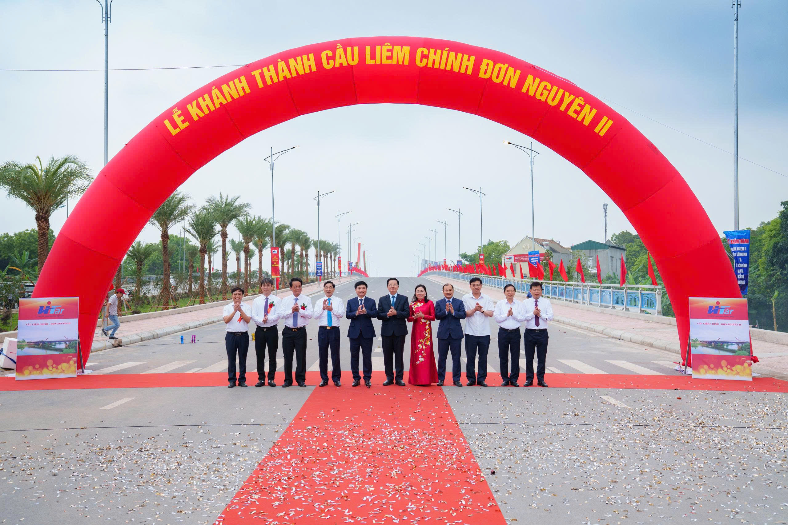 Phó Thủ tướng Mai Văn Chính dự lễ cắt băng khánh thành công trình cầu Liêm Chính đơn ngueyen II